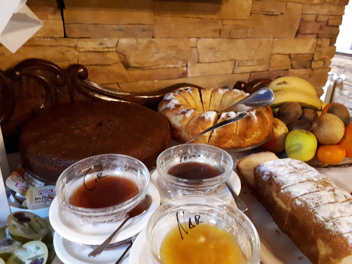 如娆因垂蒙特斯酒店 Onís 外观 照片